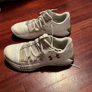 Woman’s basketball shoes